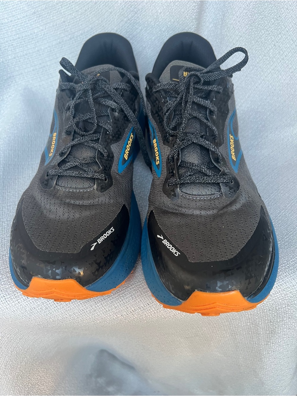 Brooks Men’s Gray and Blue Trail Running Shoe with Orange Outsole - Picture 9 of 16